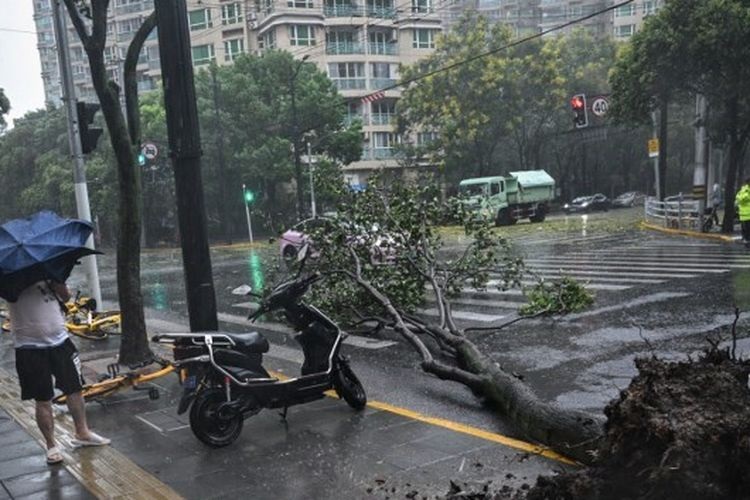Shanghai Lumpuh Total Diterjang Topan